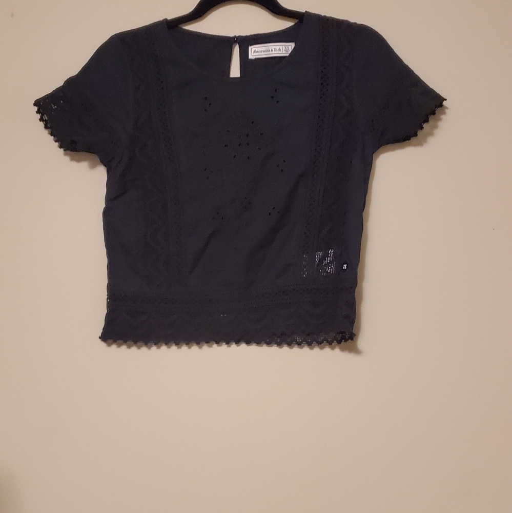 NEW cute embroidered Top